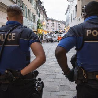 Une arrestation filmée à Genève alerte sur les violences policières. (image d'illustration) [Keystone - Jean-Guy Python]