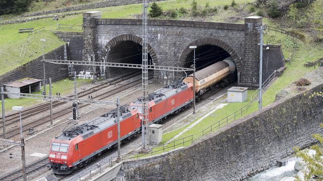 Un train de marchandises déraille dans le tunnel de base du Gothard. [Keystone - Urs Flueeler]