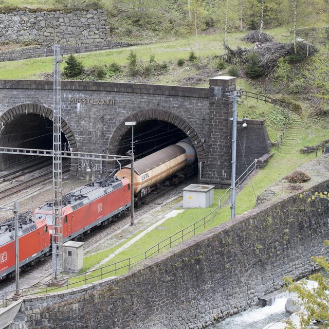 Un train de marchandises déraille dans le tunnel de base du Gothard. [Keystone - Urs Flueeler]