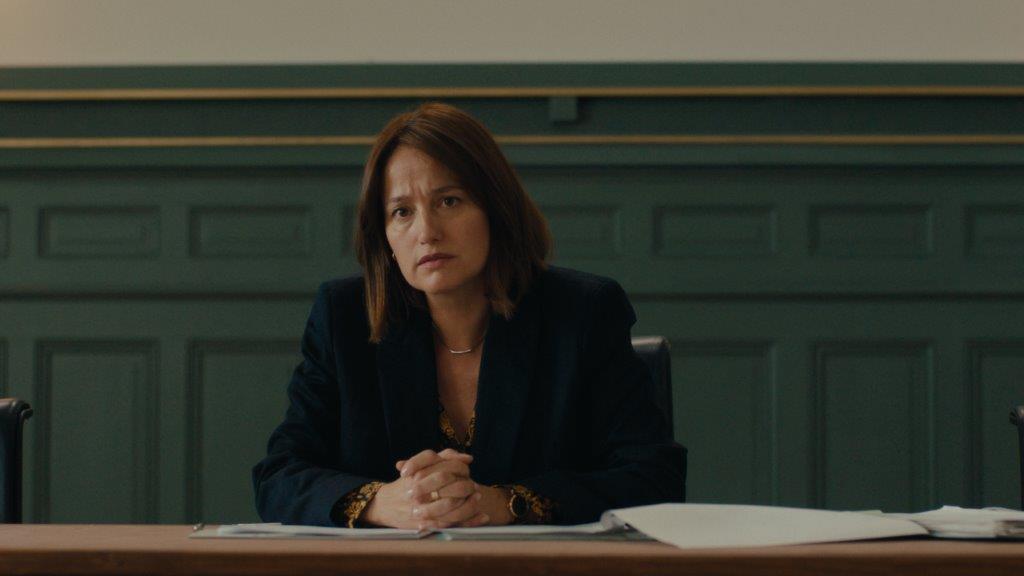 Marie Gillain incarne la juge Gabrielle Favre dans "Délits mineurs", une série réalisée par Nicole Borgeat. [RTS - Alva Film]