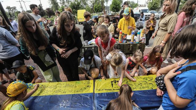 Des millions d'enfants ukrainiens ont peu accès à l'éducation. [EPa/Keystone - Oleg Petrasyuk]