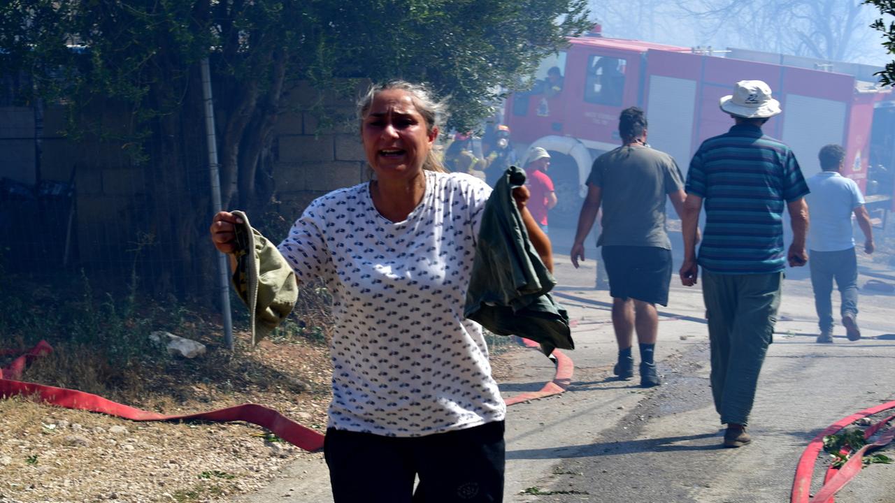 Des incendies font rage dans plusieurs régions de la Grèce, comme ici près d'Epidaure dans le Péloponèse. [epa/ Keystone - Bougiotis Evangelos]