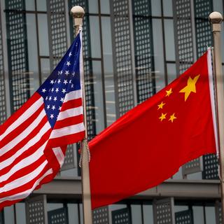 Les présidents américain Joe Biden et Chinois Xi Jinping s'entretiendront en privé pour tenter de stabiliser les relations sino-américaines, en chute-libre depuis plusieurs années le 15 novembre 2023. [Keystone - EPA/Mark R. Cristino]