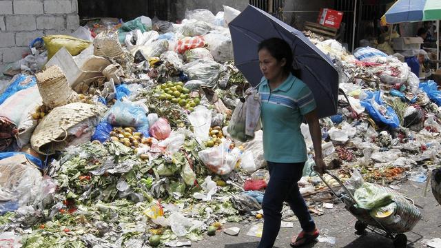 L'Organisation des Nations unies pour l'alimentation et l'agriculture (FAO) estime qu'environ 1.3 milliards de tonnes de nourriture est gaspillée dans le monde, avec un tiers de la production dilapidée ou perdue. [Keystone/EPA - Rolex dela Pena]