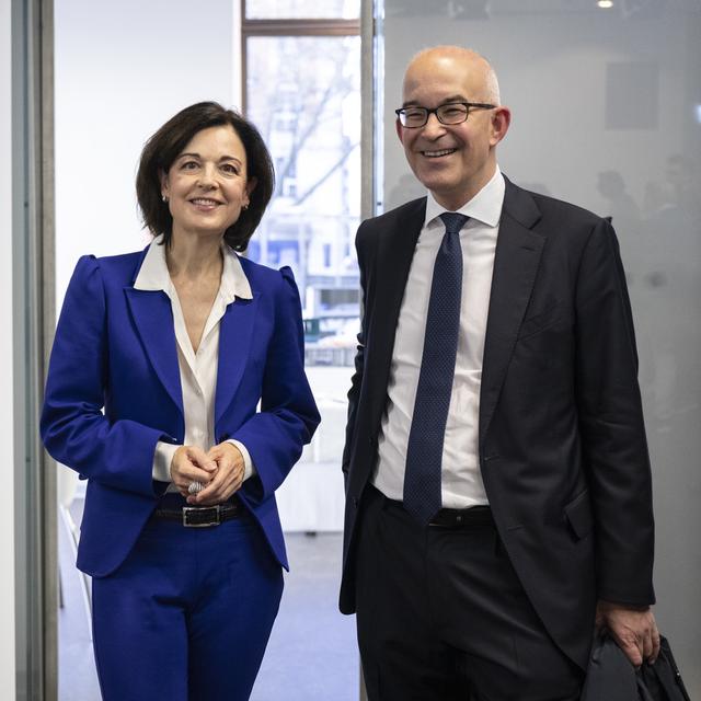 Les sourires des Zurichois Regine Sauter (PLR) et Gregor Rutz (UDC) cachent des fissures dans l'alliance entre les deux partis. [Keystone - Ennio Leanza]