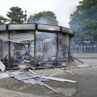 Les premiers bilans matériels des émeutes en France. [AP/Keystone - Michel Euler]