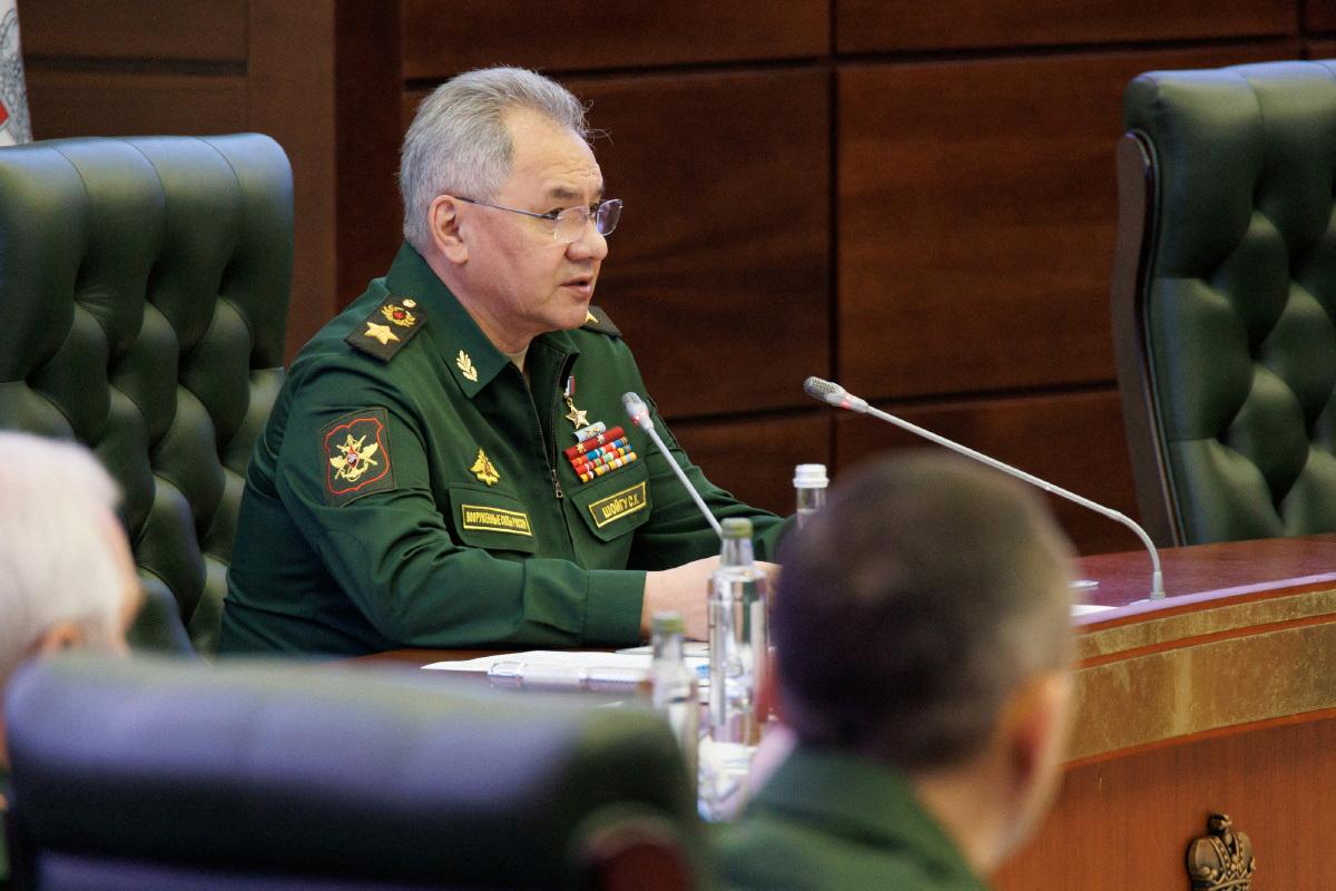 Sergueï Choigou, le ministre russe de la Défense lors d'une réunion devant de hauts responsables de l'armée. [reuters - Ministère russe de la défense]
