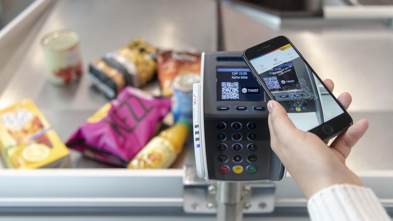 Les méthodes de paiement numériques sont toujours plus utilisées en Suisse. [Keystone - Christian Beutler]
