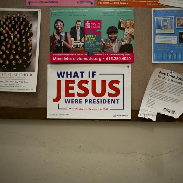 Une pancarte avec l'inscription "Et si Jésus était président?" placardée dans une université américaine par une organisation chrétienne (image d'illustration). [Keystone/AP Photo - Jae C. Hong]