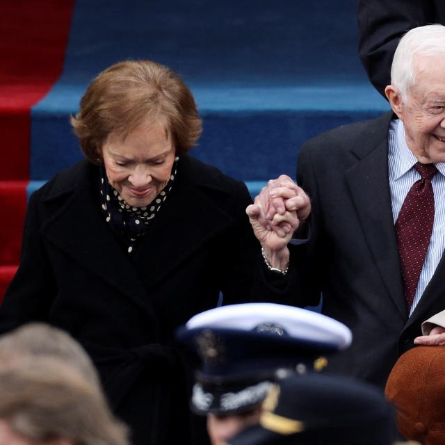 Rosalynn Carter aux côtés de son mari et ancien président Jimmy Carter à la cérémonie d'investiture de Donald Trump en tant que 45e président des États-Unis. [Reuters - Carlos Barria]