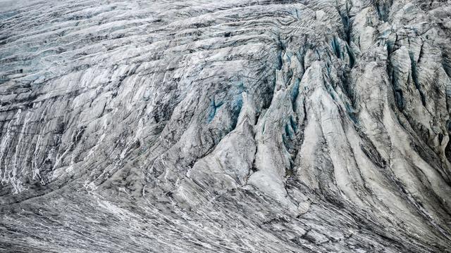 L'année 2023 s'annonce à nouveau mauvaise pour les glaciers suisses. [KEYSTONE - JEAN-CHRISTOPHE BOTT]