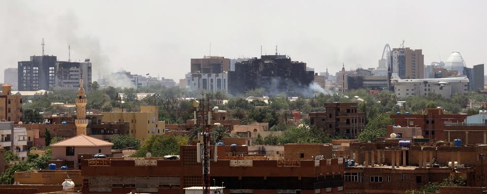 Les combats se poursuivent à Khartoum. [EPA/Stringer/Keystone]