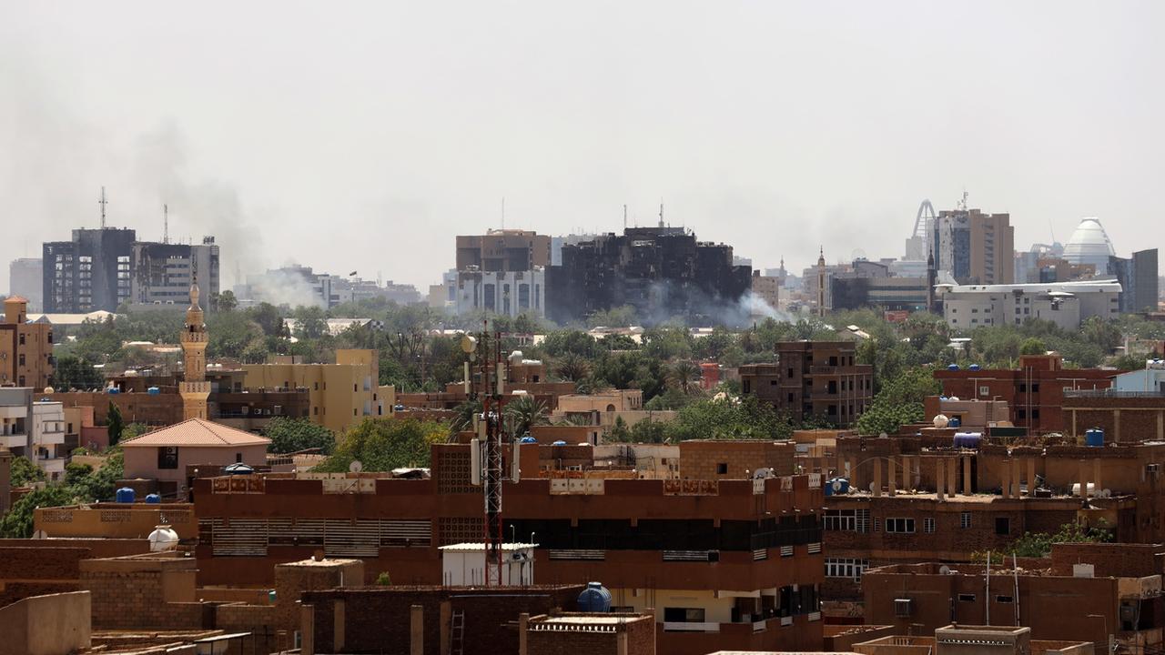 Les combats se poursuivent à Khartoum. [EPA/Stringer/Keystone]