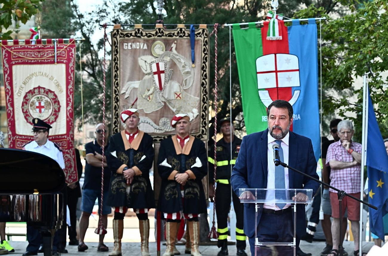 Le vice-Premier ministre et ministre des Transports et des Infrastructures italien Matteo Salvini assiste à la cérémonie commémorant le cinquième anniversaire de l'effondrement du pont Morandi à Gênes. [Keystone - Luca Zennaro / EPA]