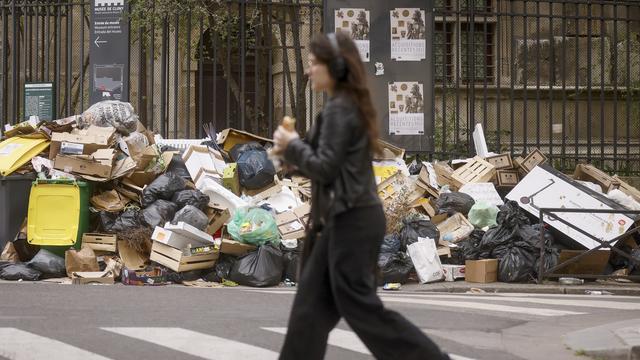 La grève des éboueurs parisiens suspendue à partir de mercredi. [KEYSTONE - THOMAS PADILLA]