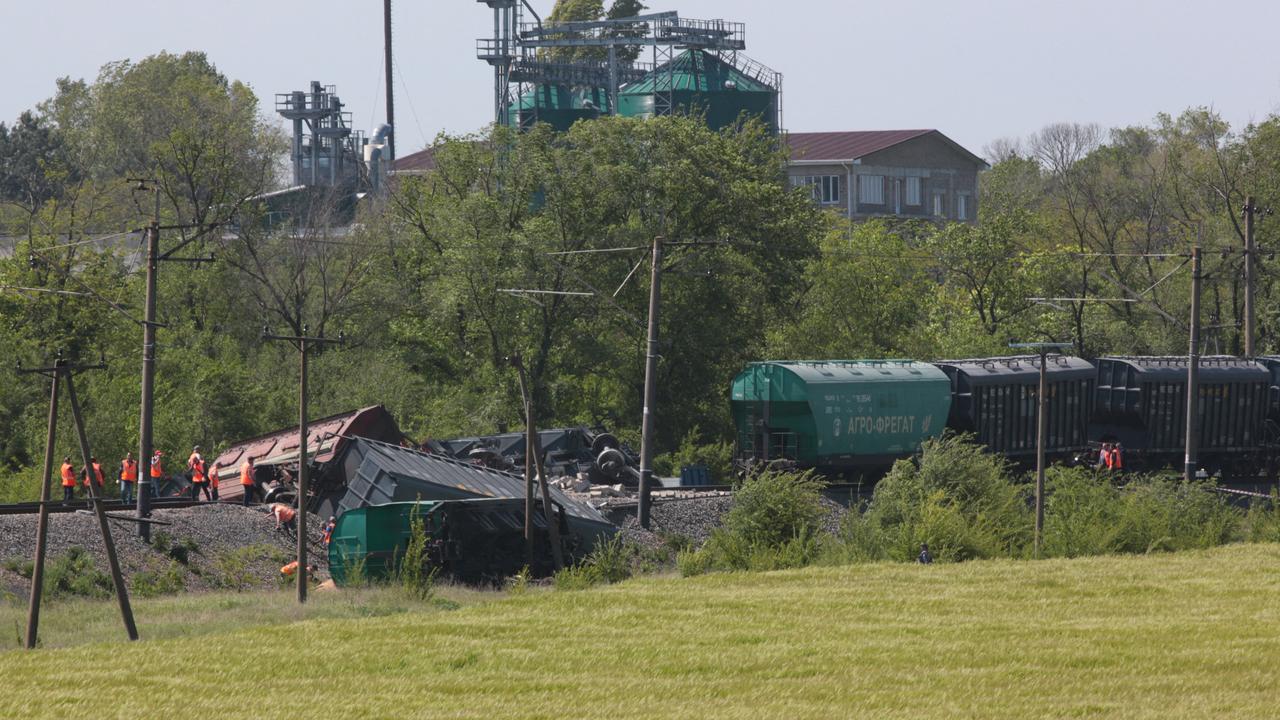 Des sabotages imputés par Moscou à l'Ukraine ont notamment fait dérailler des trains, comme ici à Simferopol, dans la péninsule de Crimée. [STRINGER / AFP]