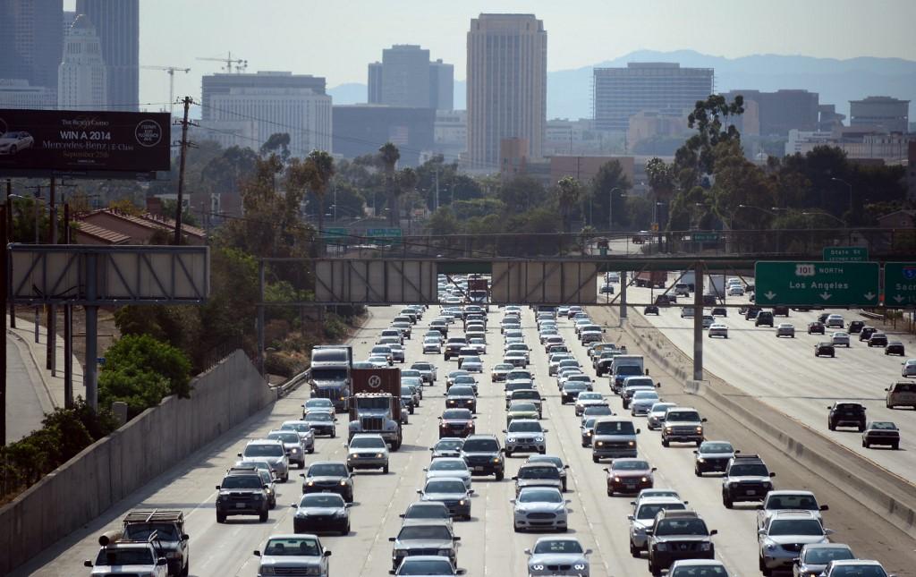 Au XXe siècle, les Etats-Unis ont délaissé le développement du rail pour miser sur la route. Los Angeles, ici en 2013, en est un bon exemple. [AFP - FREDERIC J. BROWN]