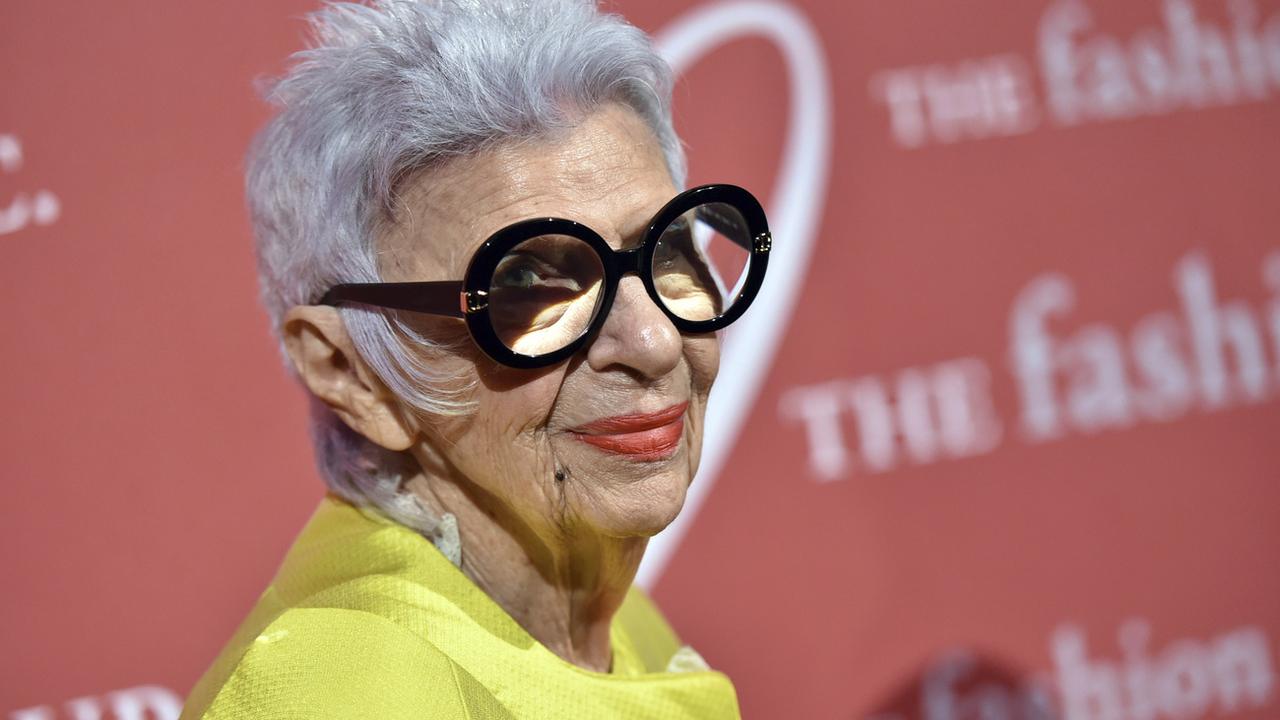 Iris Apfel, "starlette gériatrique" de la mode, est morte à 102 ans. [Keystone - Iris Apfel, "starlette gériatrique" de la mode, est morte à 102 ans.]