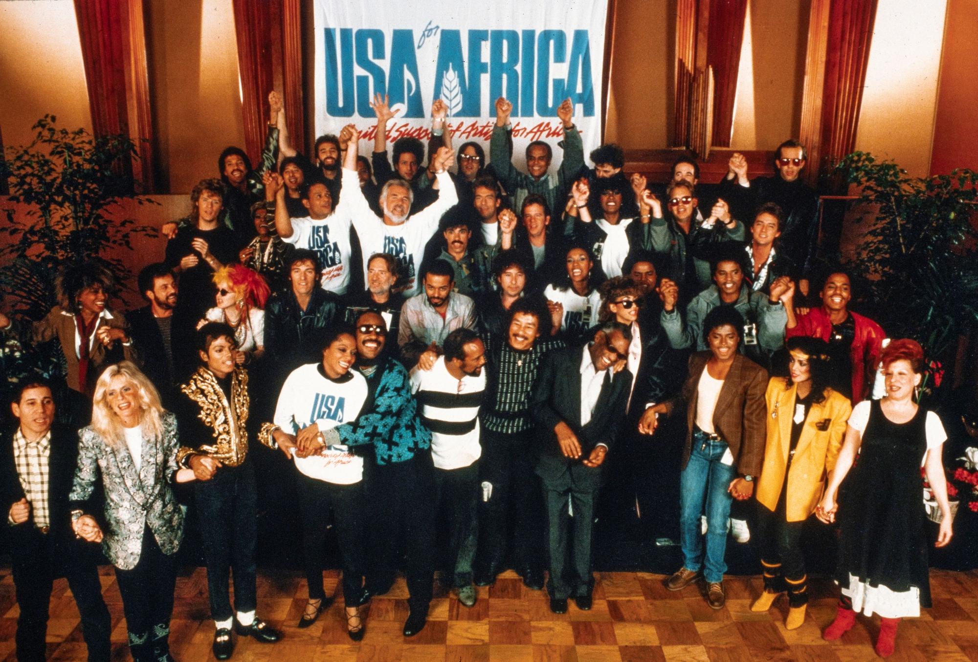 Le collectif de chanteurs USA for Africa lors de l'enregistrement de "We Are the World". [Netflix]
