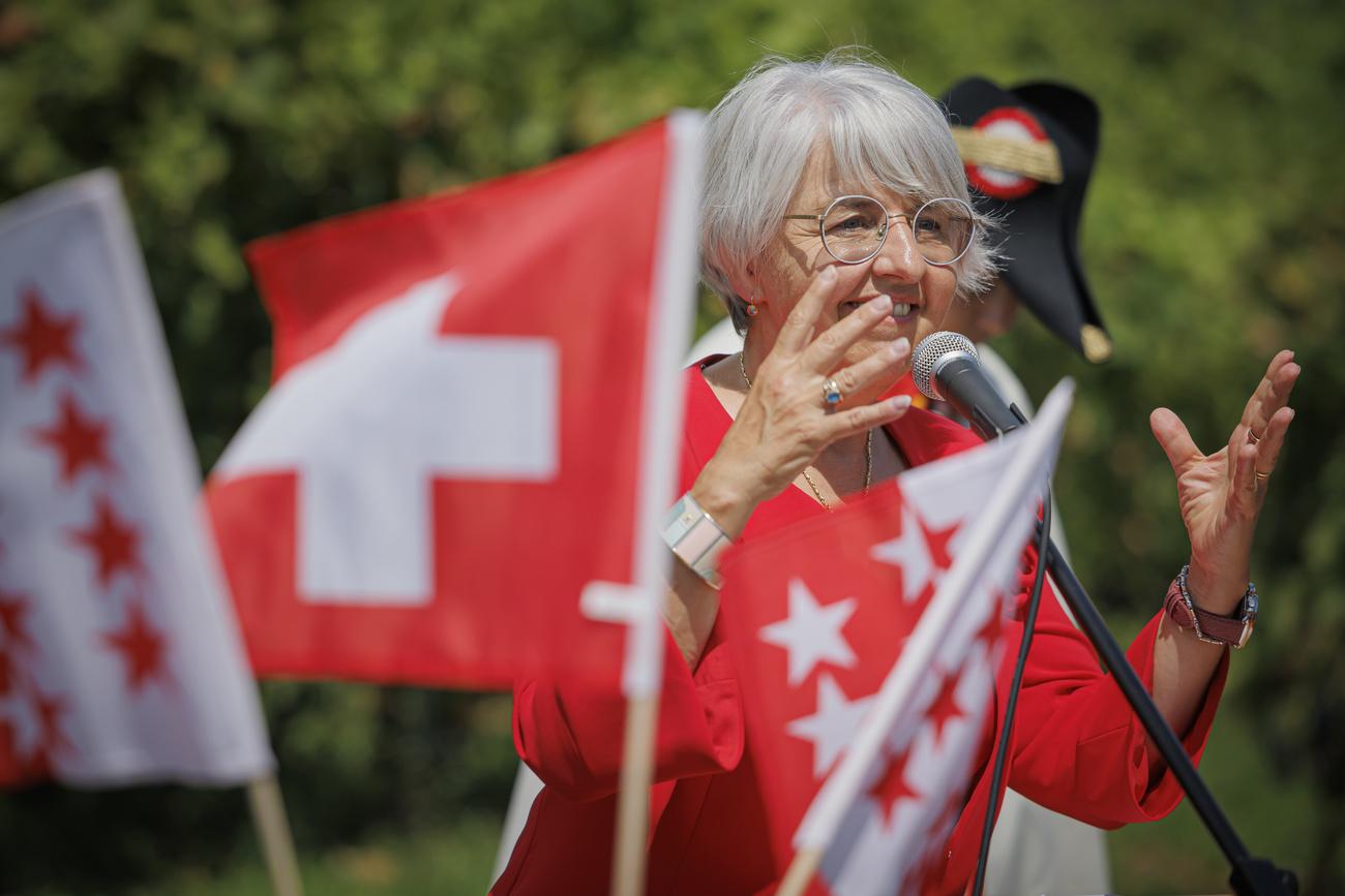 Elisabeth Baume-Schneider a participé aux festivités du 1er Août dans le canton du Valais à Saint-Pierre-de-Clages. [KEYSTONE - VALENTIN FLAURAUD]
