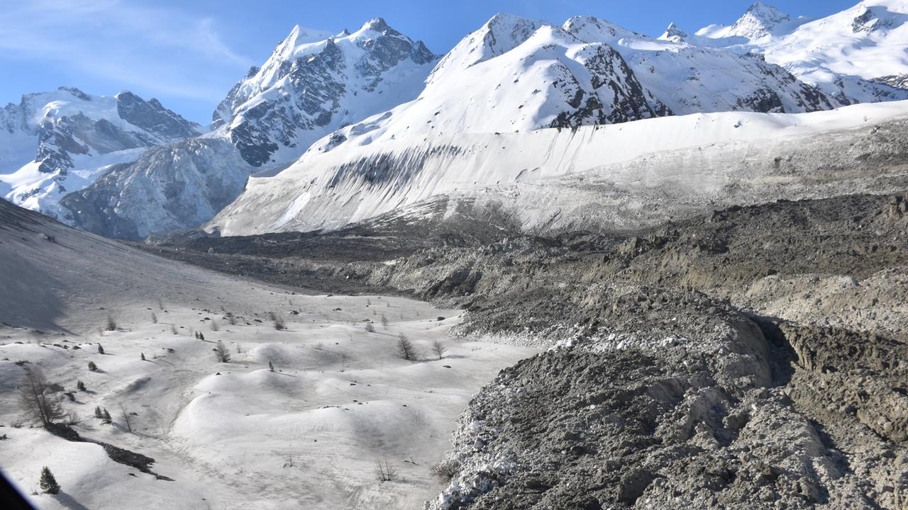 Un éboulement d'ampleur a eu lieu dimanche 14 avril 2024 au Piz Scerscen, dans les Grisons. [Keystone - Police cantonale des Grisons]