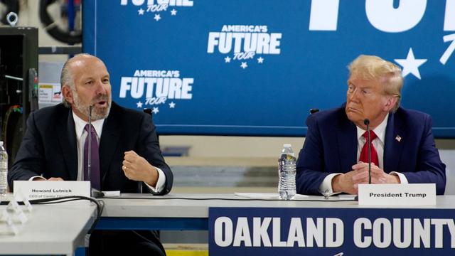 Le banquier Howard Lutnick (à gauche) nommé secrétaire au Commerce par Donald Trump. [Middle East Images via AFP - Dominic Gwinn]