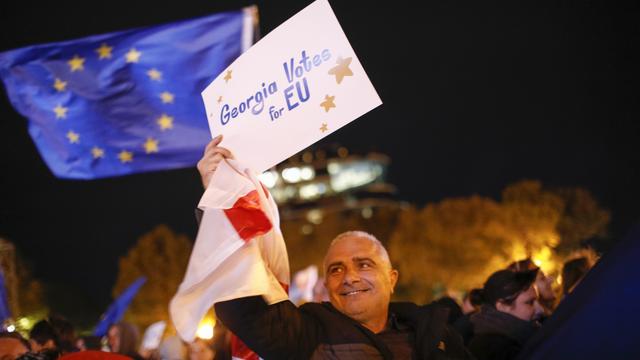 Une manifestation pro-européenne à Tbilisi (Géorgie), le 20 octobre 2024. [EPA / Keystone - DAVID MDZINARISHVILI]