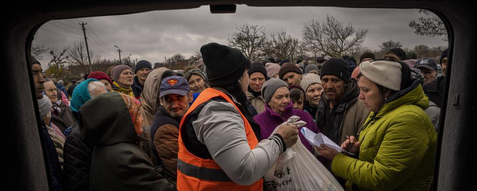 Une partie de la population ukrainienne nécessite de l'aide humanitaire urgente. [Keystone/AP Photo - Bernat Armangue]