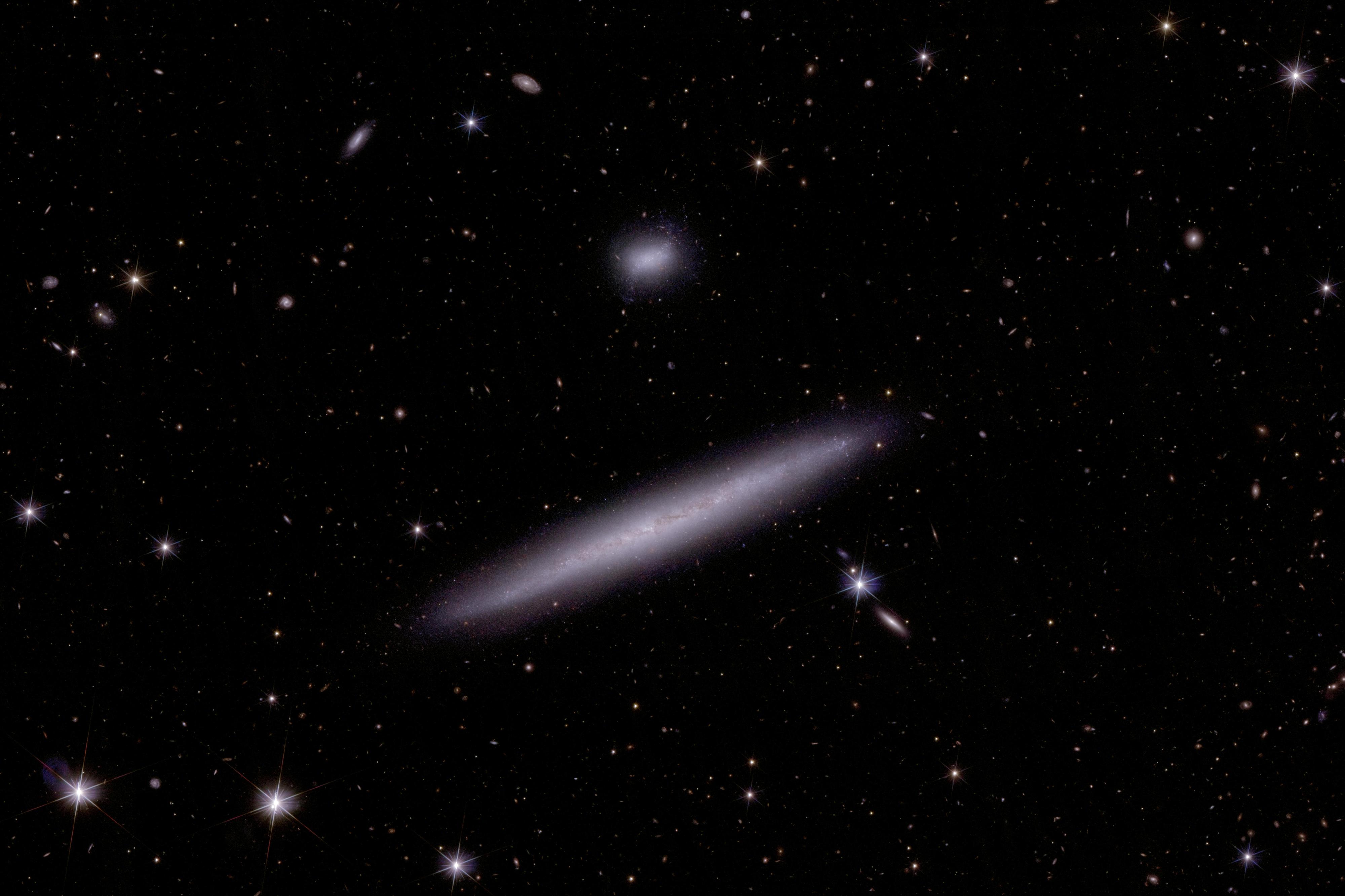 Cette image montre deux des galaxies naines constitutives du groupe de la Dorade (elles sont visibles en haut à gauche dans l'image plus large). [ESA/Euclid/Euclid Consortium/NASA - image processing by J.-C. Cuillandre (CEA Paris-Saclay), G. Anselmi; CC BY-SA 3.0 IGO]