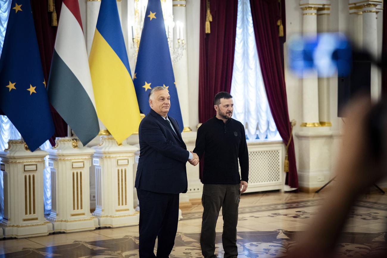 Le Premier ministre hongrois Viktor Orban a été reçu à Kiev par Volodymyr Zelensky [KEYSTONE - ZOLTAN FISCHER]