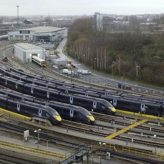 Des trains à grande vitesse de la Southeastern Railway dans les voies de garage de la gare internationale d'Ashford, en Angleterre (image d'illustration). [PA via AP / Keystone - Gareth Fuller]