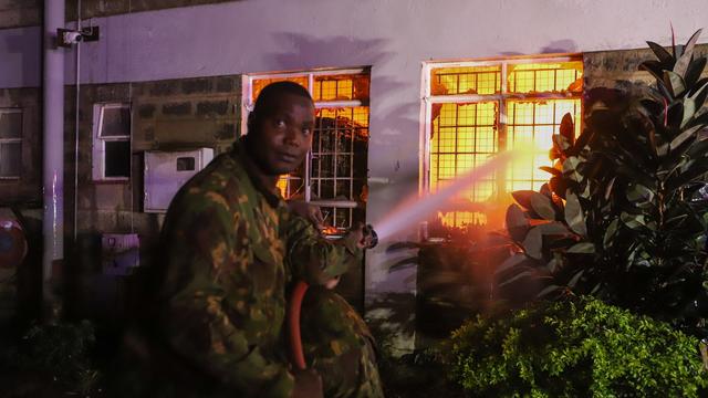 Un incendie fait au moins trois morts et des centaines de blessés dans la capitale du Kenya. [EPA / STR / Keystone]