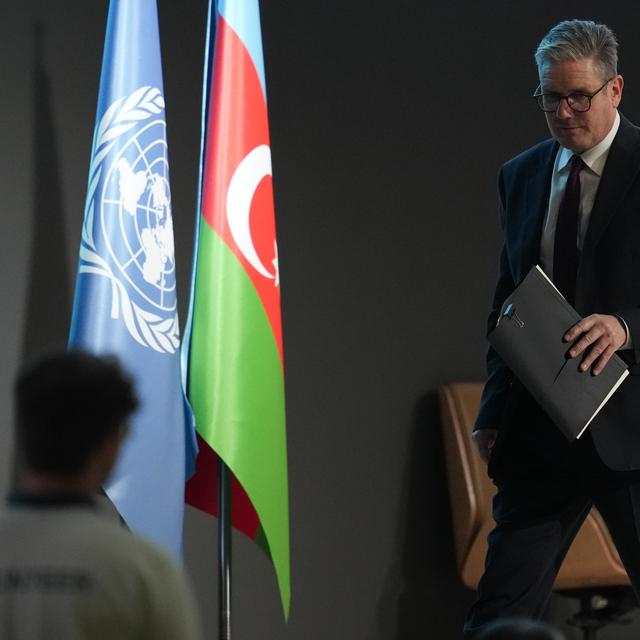 Le Premier ministre britannique Keir Starmer à Bakou. [Keystone/AP Photo - Rafiq Maqbool]