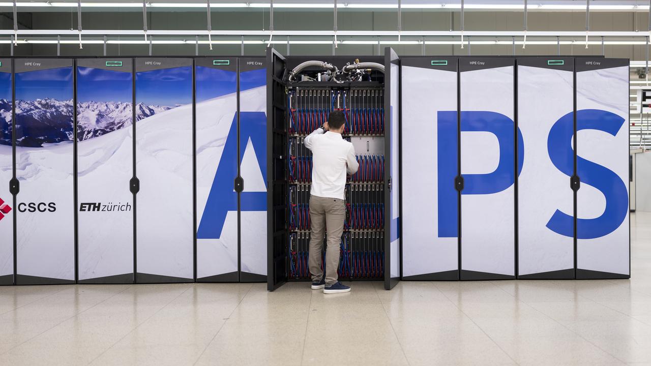 L'installation du nouvel superordinateur de Lugano [Keystone - Gaetan Bally]