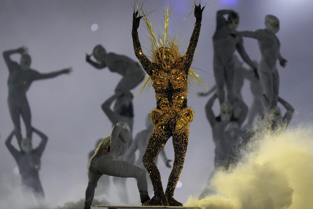 Artists perform during the 2024 Summer Olympics closing ceremony at the Stade de France, Sunday, Aug. 11, 2024, in Saint-Denis, France. (AP Photo/Natacha Pisarenko) [Keystone - Natach Pisarenko]