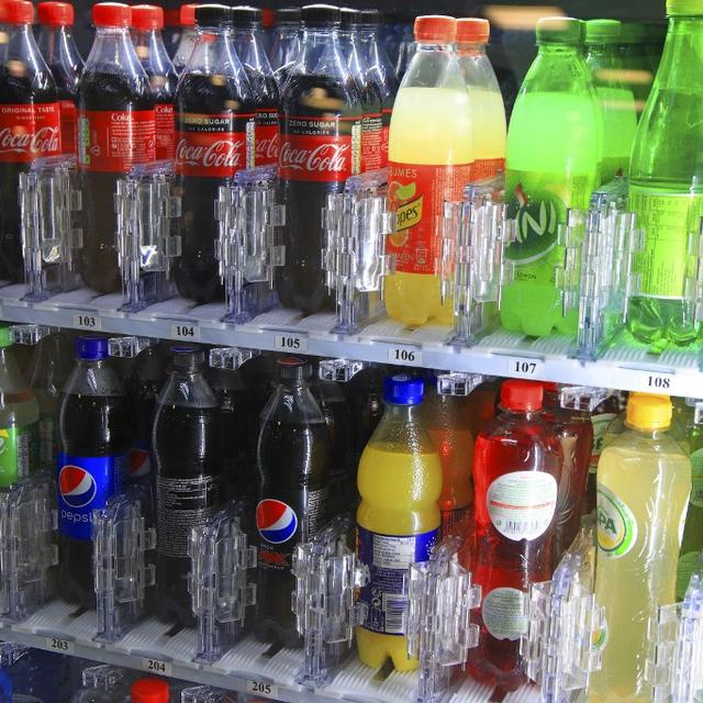 Des sodas dans un distributeur. [AFP - Philippe TURPIN / Photononstop]