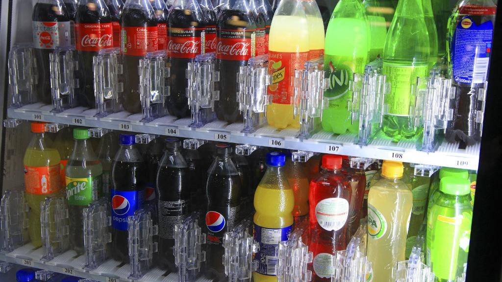 Des sodas dans un distributeur. [AFP - Philippe TURPIN / Photononstop]