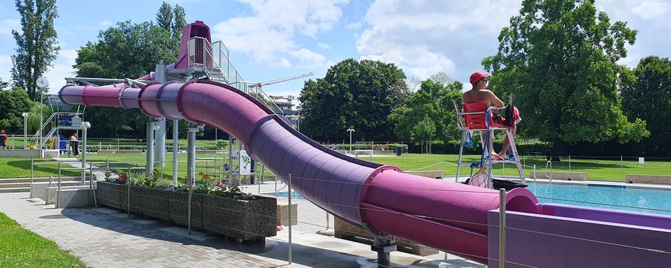 série piscines photos de la piscine publique du Lignon GE. [RTS - Xavier Bloch]