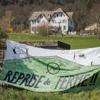 Le collectif des Hirondelles va se retirer du hameau agricole de Pontareuse (NE) lundi. [Keystone]