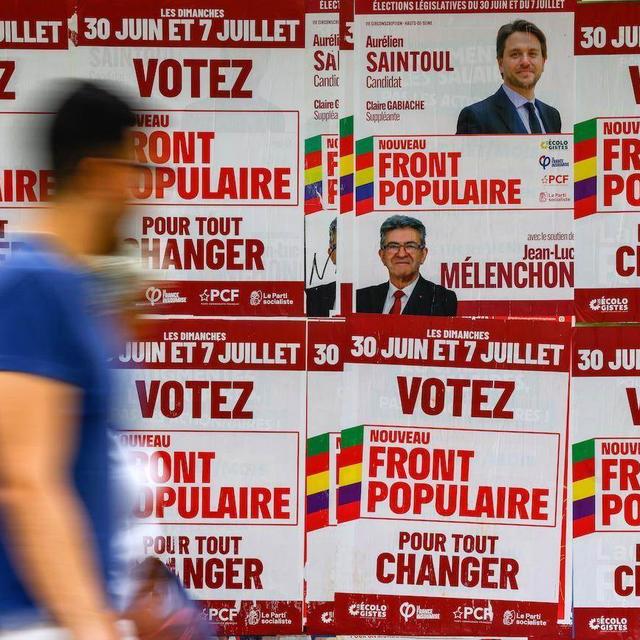 Dimanche, LFI a menacé le président Emmanuel Macron d'engager une procédure de destitution. [Keystone]