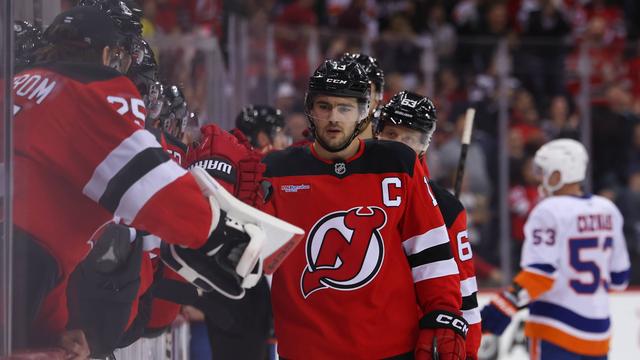 Nico Hischier et ses coéquipiers ont été défaits par les Islanders. [IMAGO - Ed Mulholland]