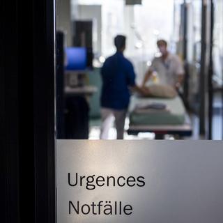 Une initiative demande l'ouverture permanente des urgences fribourgeoises. [Keystone - Jean-Christophe Bott]