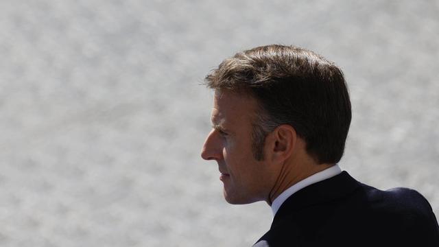 Toujours en quête d'un Premier ministre, Emmanuel Macron veut réunir tous les partis. [Keystone/EPA]