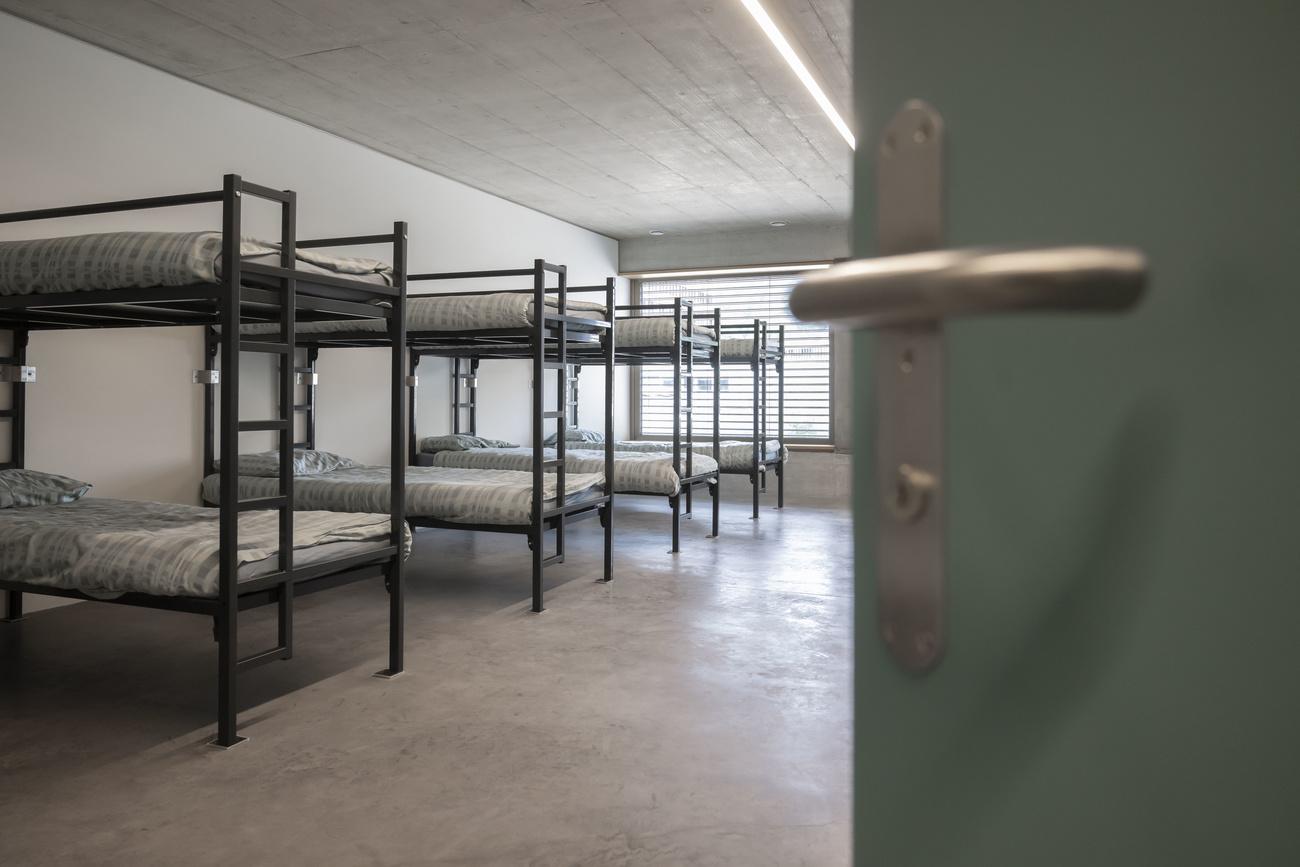 Le nouveau centre d'asile de Balerna (TI) a une capacité maximale de 350 personnes. [KEYSTONE - PABLO GIANINAZZI]