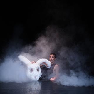 "Smoke", de Philippe Saire met en scène le danseur David Zagari. [Cie Philippe Saire - Philippe Weissbrodt]