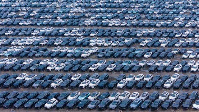 Un parc de voitures électriques en Chine, avant leur distribution. [AFP - CFOTO / NurPhoto]