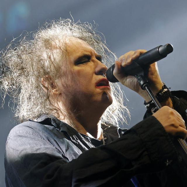 Robert Smith, membre du groupe The Cure, en concert à Bogota en décembre 2023. [EPA/Keystone - Mauricio Duenas]