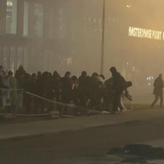 Heurts à Amsterdam après le match Ajax-Tel Aviv. [Keystone - RTL Nieuws via AP]