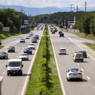 La Suisse doit-elle élargir ses autoroutes? [KEYSTONE - Martial Trezzini]