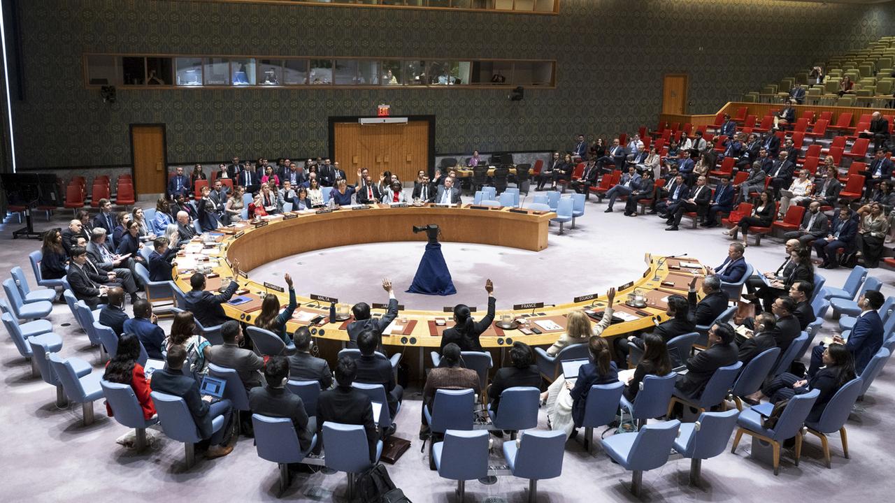 Le vote du Conseil de sécurité en faveur d'un plan de trêve. [United Nations via AP/Keystone - Eskinder Debebe]